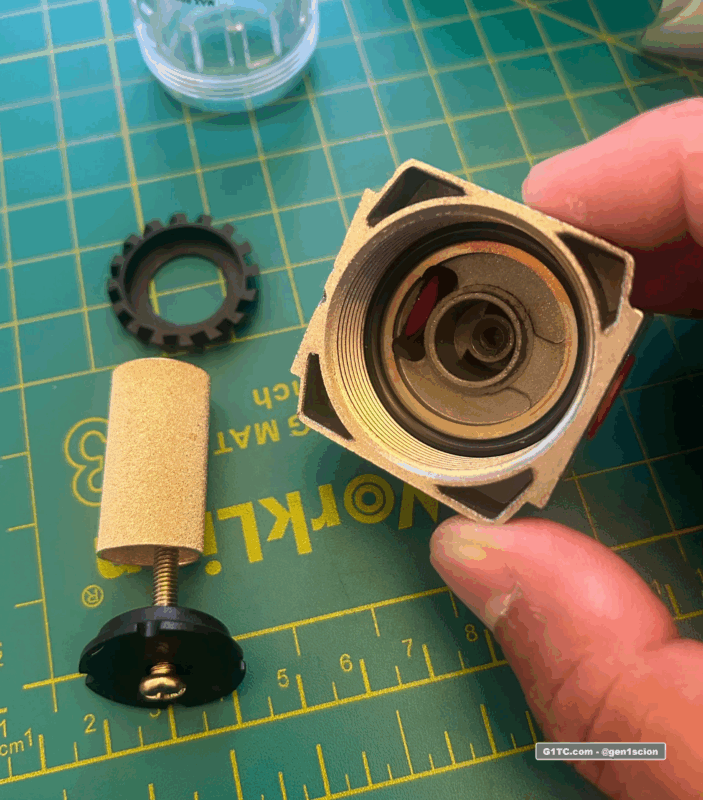 internals of the inline mini oil catch can separator